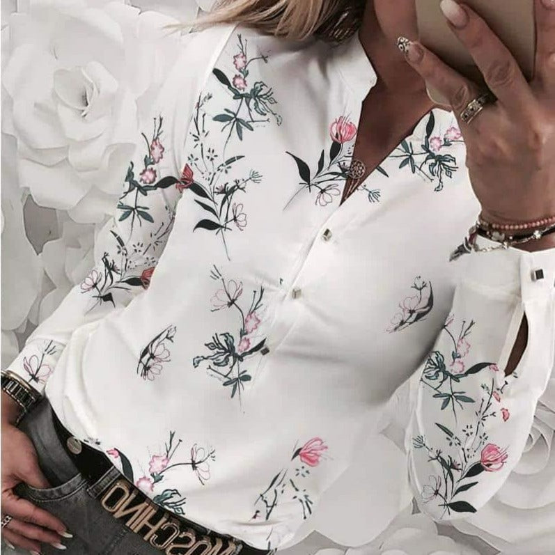 Camisa Little Flower você encontra na Sua Boutique por apenas  ! Com Frete Grátis para todo Brasil, podendo parcelar em até 10X Sem Juros! Alé,m disso ganhe 10% OFF no PIX! 