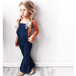 Macacão Infantil Jeans você encontra na Sua Boutique por apenas  ! Com Frete Grátis para todo Brasil, podendo parcelar em até 10X Sem Juros! Alé,m disso ganhe 10% OFF no PIX! 